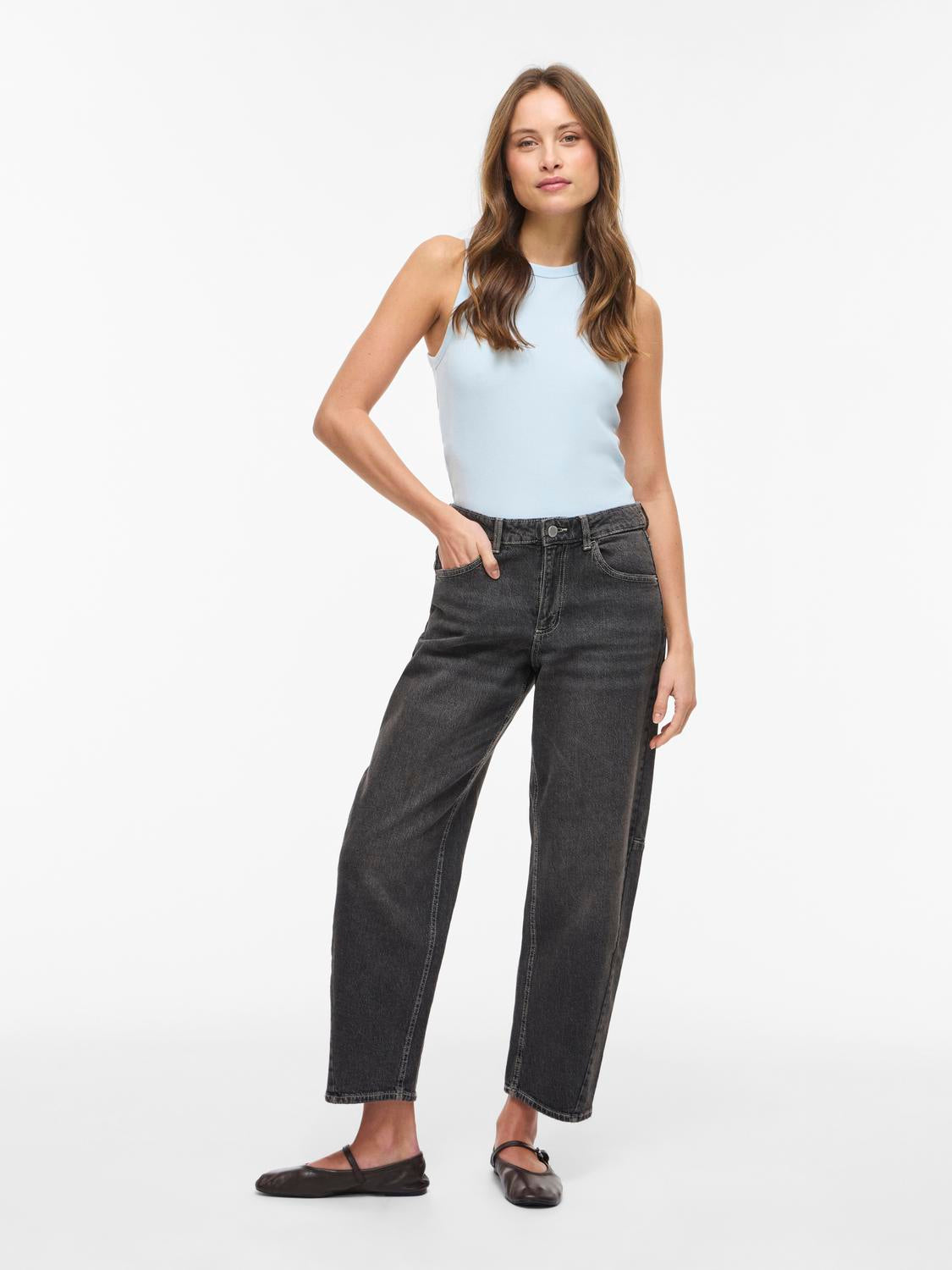 model_shot-front_full